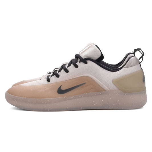 Nike SB - Zoom Nyjah 4 (Desert Khaki/Dark Smoke Grey)